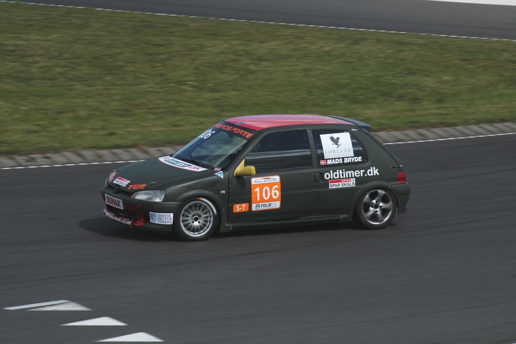 Der var desværre ikke nogen konkurrence til Mads Bryde denne weekend. Forhåbentlig dukker der nogle flere Super Touring kørere op efter sommerferien.
(Foto: JJ Media)